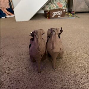 LC Lauren Conrad Taupe Women's Heels